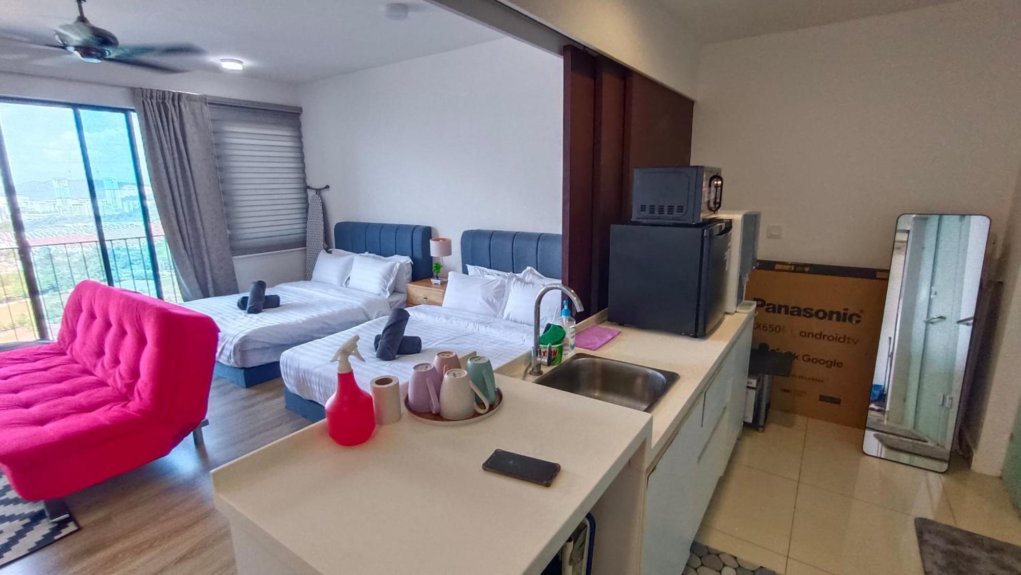 Trefoil Setia Alam My Staycation Apartment