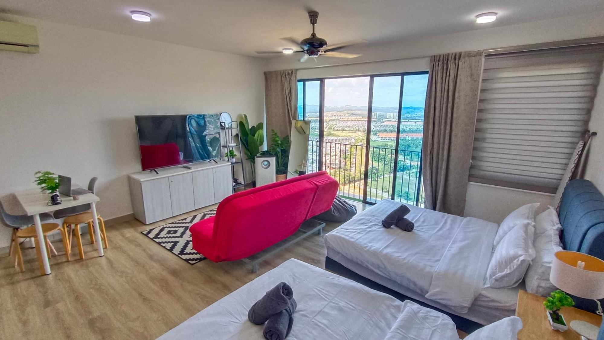 Apartment Trefoil Setia Alam My Staycation